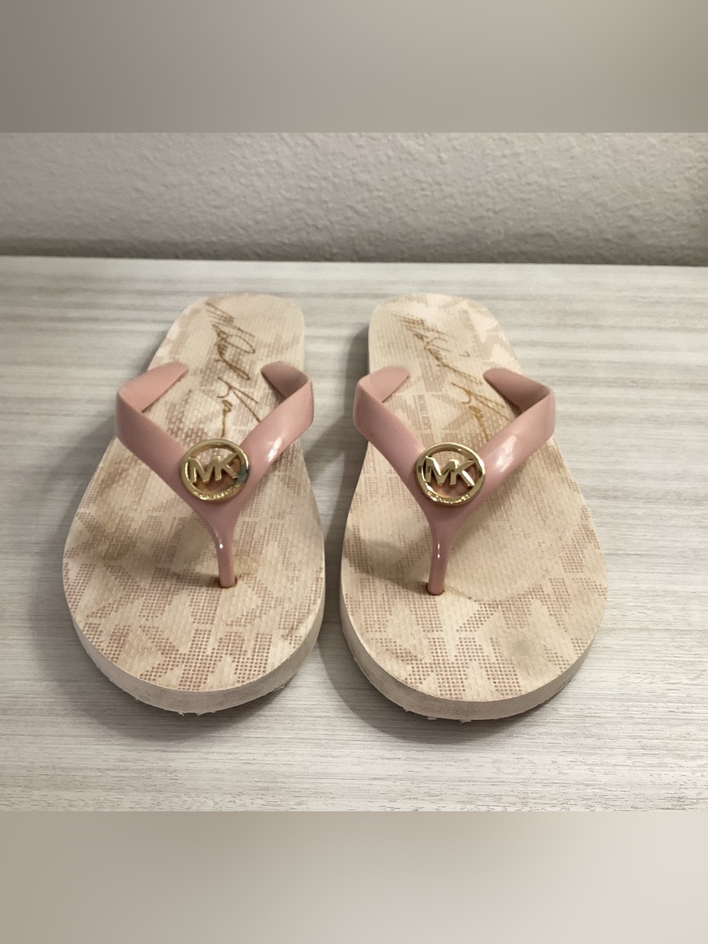 MICHAEL KORS MK FLIP FLOP PVC JET SET PINK GOLD LOGO SANDALS Sz 10 - IEC